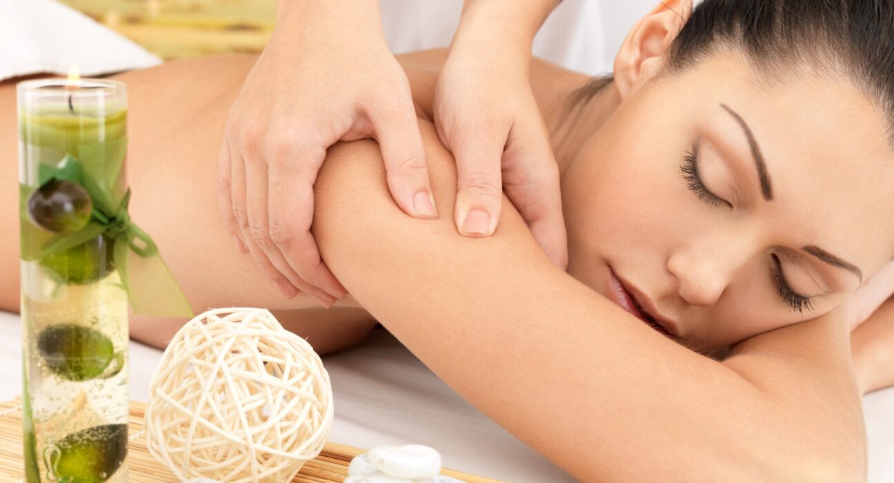 What are the key benefits of using RubMD to find local massage therapists?