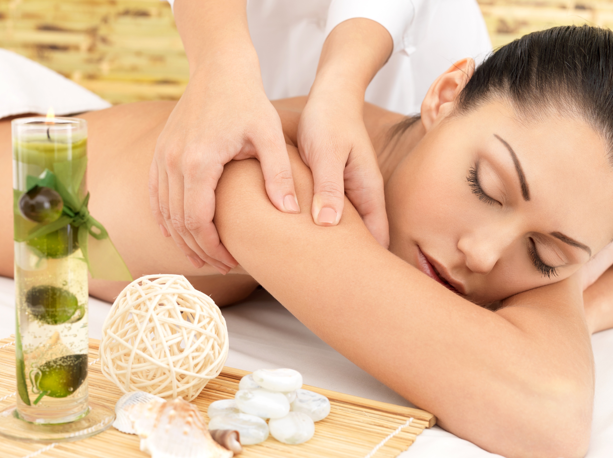 What are the key benefits of using RubMD to find local massage therapists?